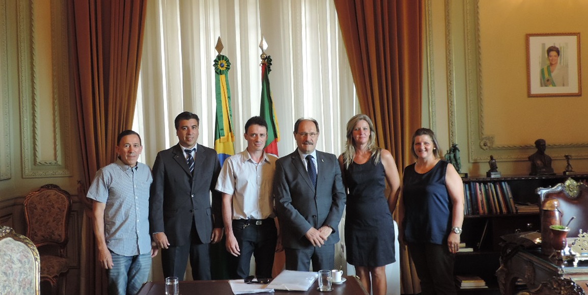 Vereadores paraisenses e Prefeito em exercício João Ricardo da Rosa, em audiência com o Governador José Ivo Sartori