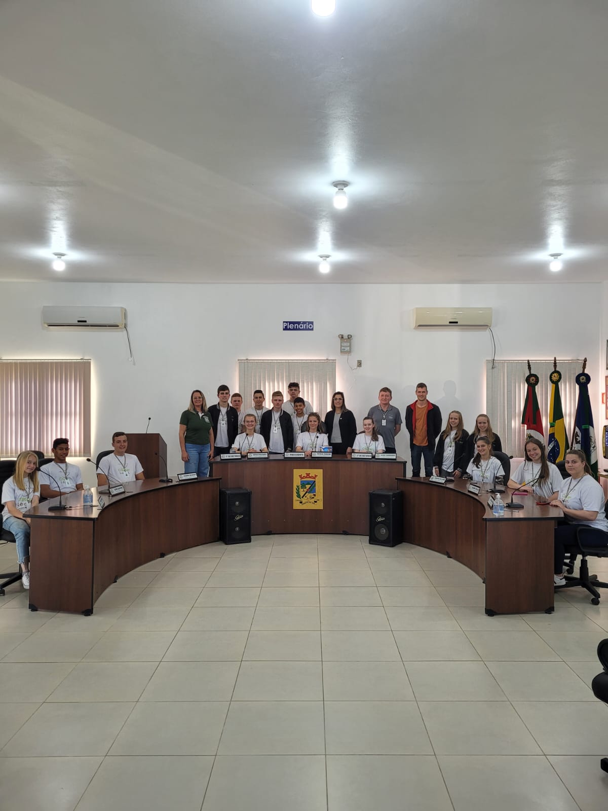 Câmara de Vereadores recebe visita do Instituto Crescer Legal