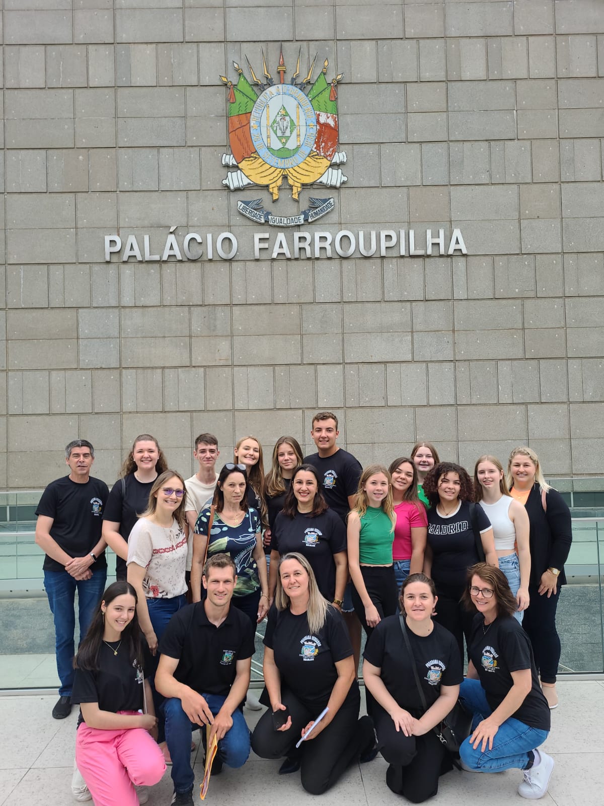 Vereadores Mirins  e vencedores do Projeto Paraíso em Verso e Prosa visitam Porto Alegre